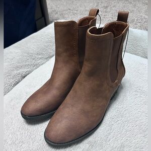Maurices brown bootie. Never worn.